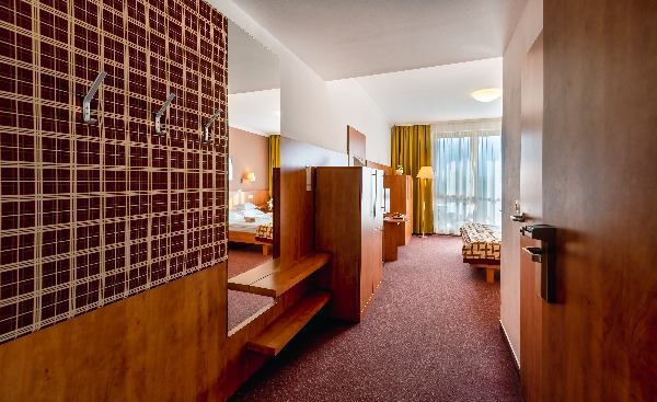 Hunguest Hotel Pelion, Kétágyas szoba (akadálymentesített, erkélyes)