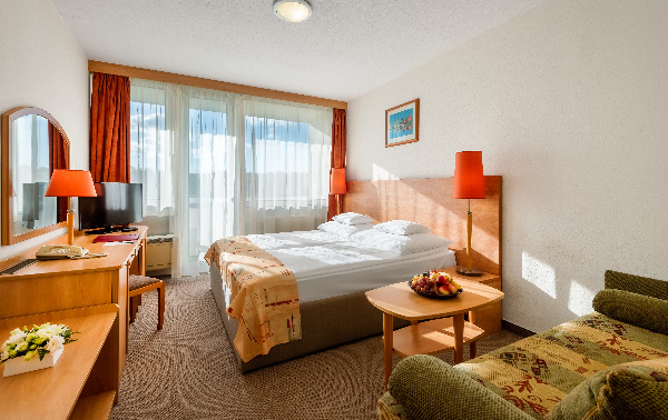 Hunguest Hotel Freya, Kétágyas superior szoba (pótágyazható)